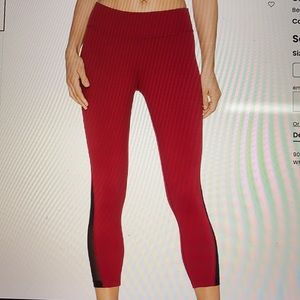 Beyond Yoga Side Mesh Triangle Capri Leggings - Red XS